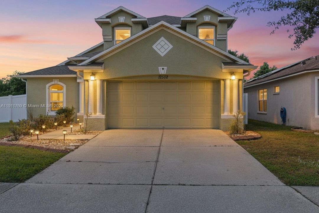 En Venta: $410,000 (4 camas, 2 baños, 0 Pies cuadrados)