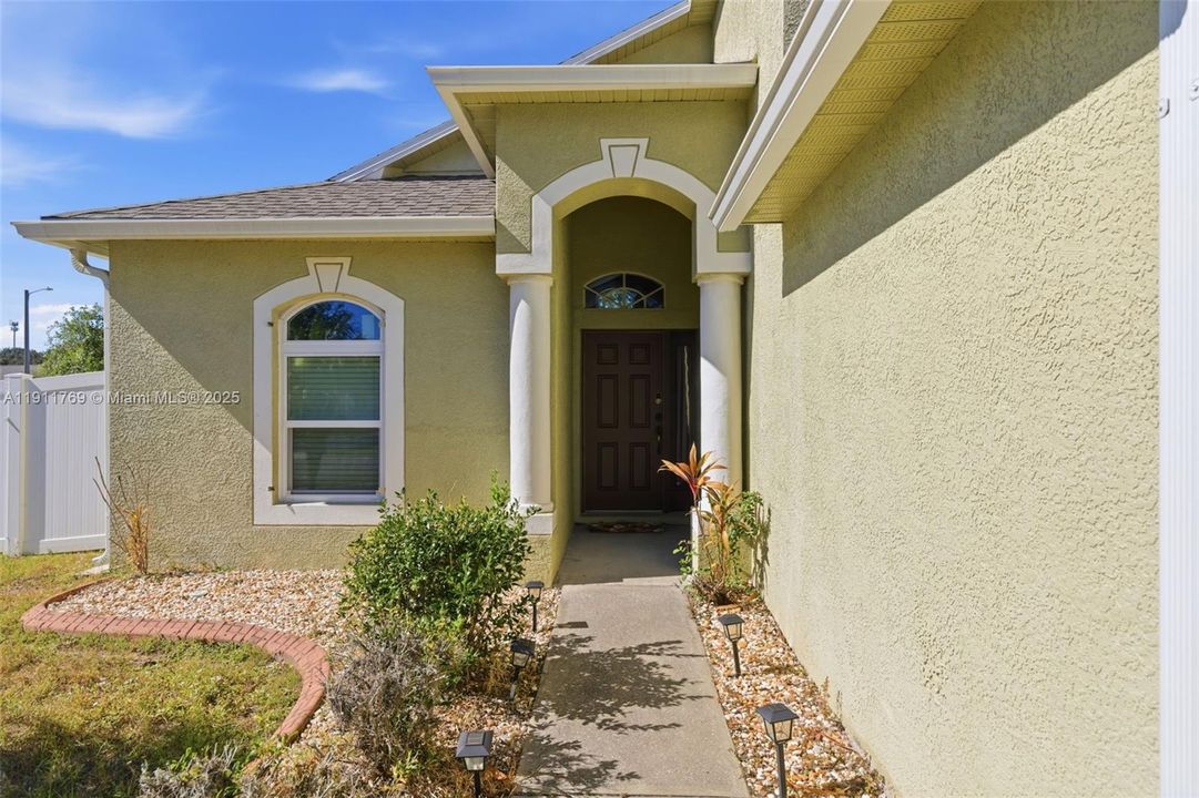 En Venta: $410,000 (4 camas, 2 baños, 0 Pies cuadrados)