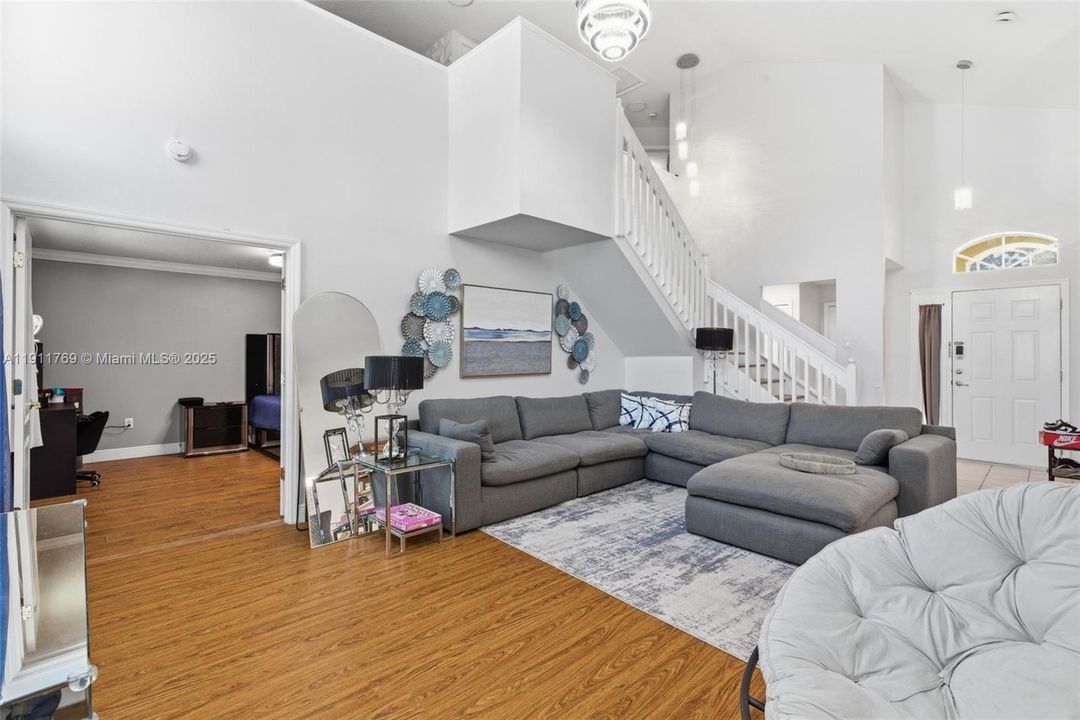 En Venta: $410,000 (4 camas, 2 baños, 0 Pies cuadrados)