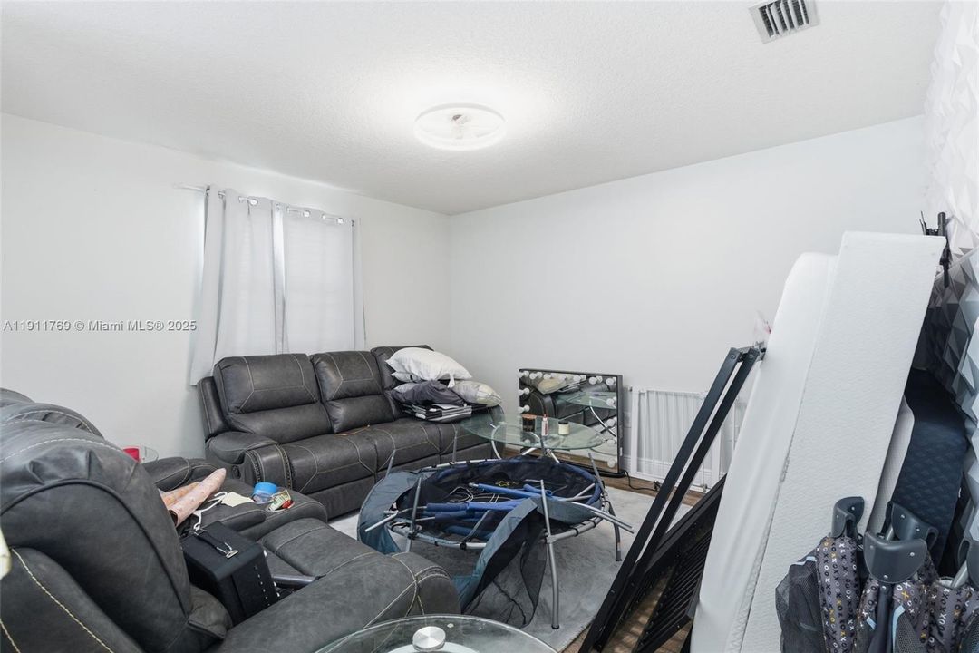 En Venta: $410,000 (4 camas, 2 baños, 0 Pies cuadrados)