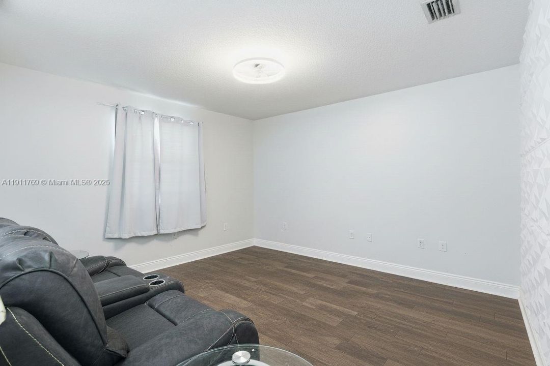 En Venta: $410,000 (4 camas, 2 baños, 0 Pies cuadrados)