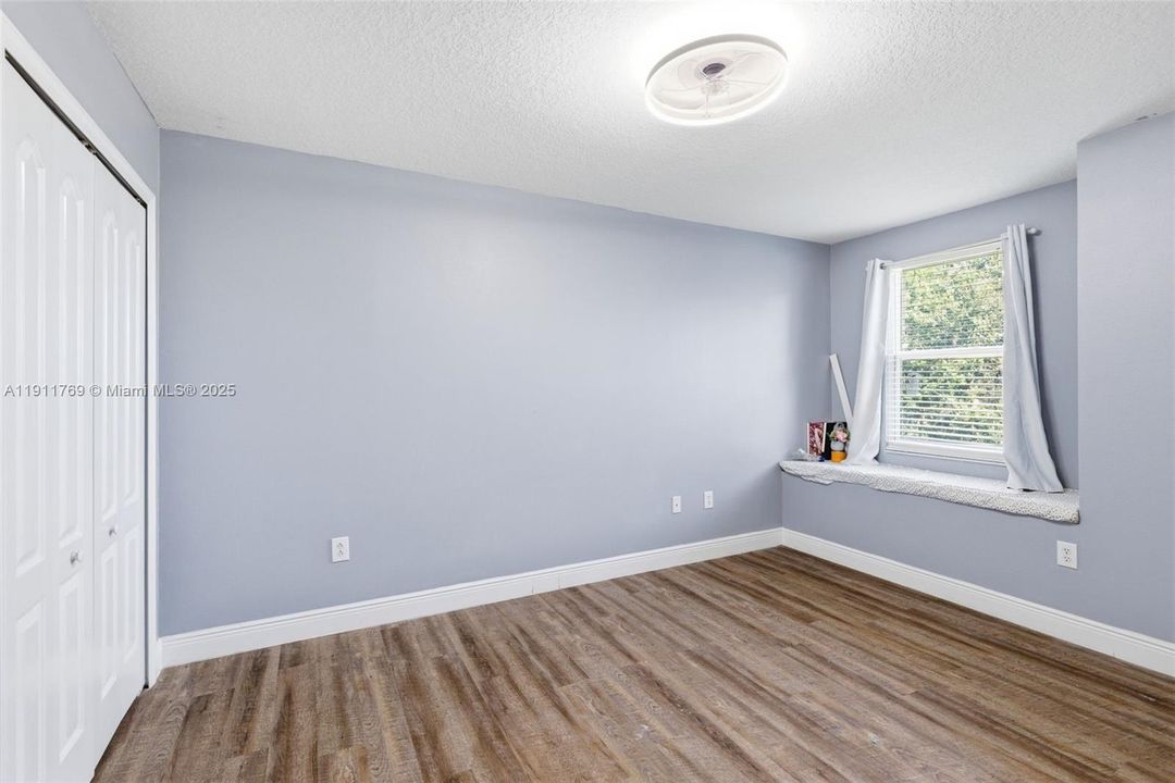 En Venta: $410,000 (4 camas, 2 baños, 0 Pies cuadrados)