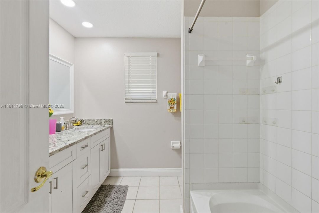 En Venta: $410,000 (4 camas, 2 baños, 0 Pies cuadrados)