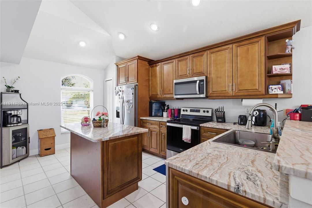 En Venta: $410,000 (4 camas, 2 baños, 0 Pies cuadrados)