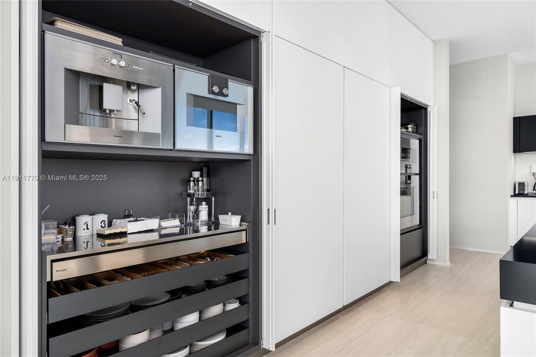 For Sale: $23,800,000 (6 beds, 6 baths, 10338 Square Feet)