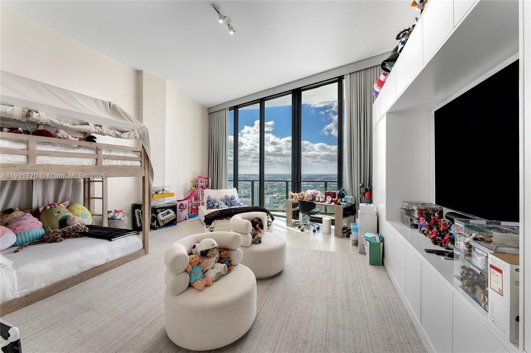 For Sale: $23,800,000 (6 beds, 6 baths, 10338 Square Feet)