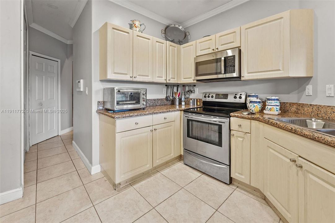 На продажу: $989,000 (4 спален, 2 ванн, 2429 Квадратных фут)