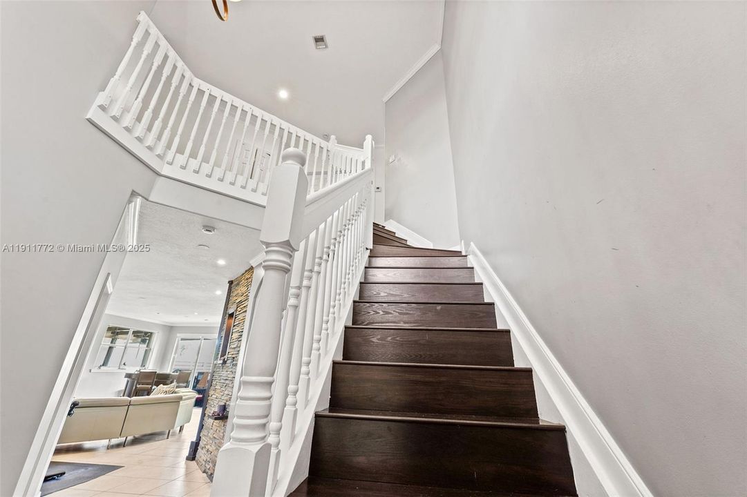 На продажу: $989,000 (4 спален, 2 ванн, 2429 Квадратных фут)