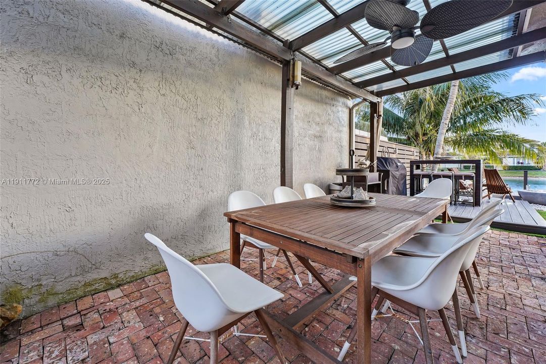 На продажу: $989,000 (4 спален, 2 ванн, 2429 Квадратных фут)