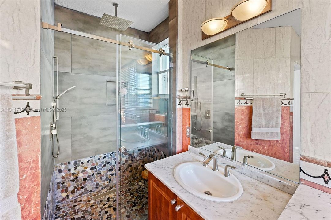 На продажу: $989,000 (4 спален, 2 ванн, 2429 Квадратных фут)