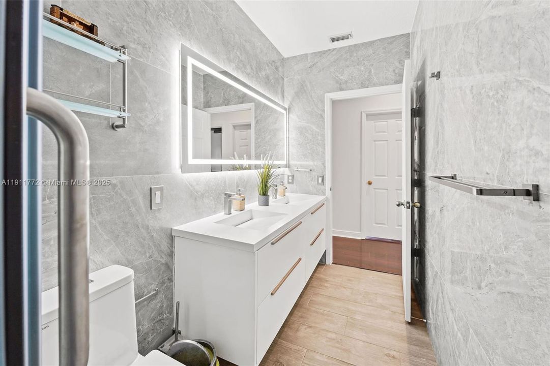 На продажу: $989,000 (4 спален, 2 ванн, 2429 Квадратных фут)