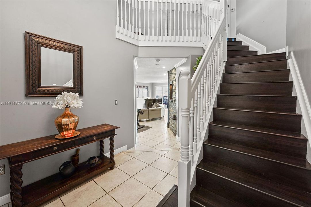 На продажу: $989,000 (4 спален, 2 ванн, 2429 Квадратных фут)