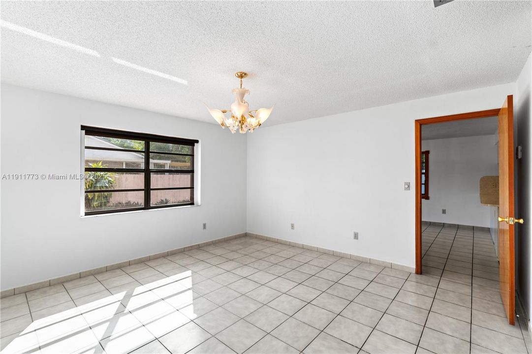 Active With Contract: $599,900 (3 beds, 2 baths, 1550 Square Feet)