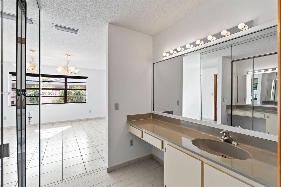 Active With Contract: $599,900 (3 beds, 2 baths, 1550 Square Feet)