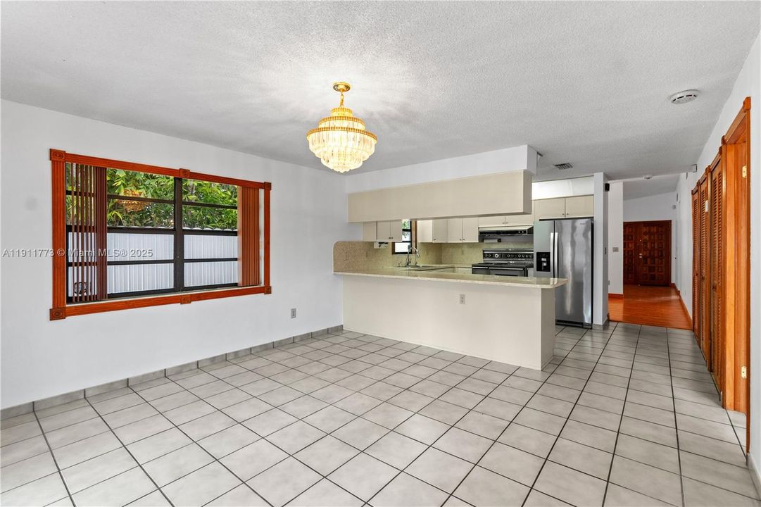 Active With Contract: $599,900 (3 beds, 2 baths, 1550 Square Feet)