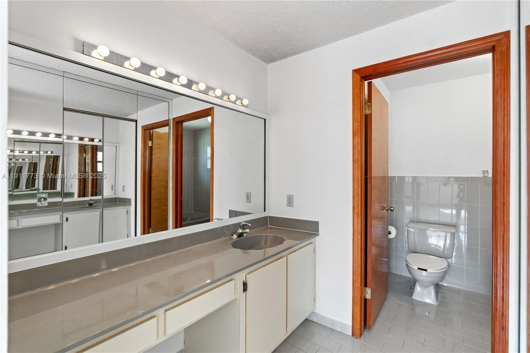 Active With Contract: $599,900 (3 beds, 2 baths, 1550 Square Feet)