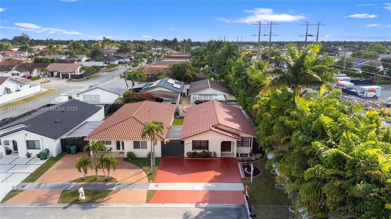 Active With Contract: $599,900 (3 beds, 2 baths, 1550 Square Feet)