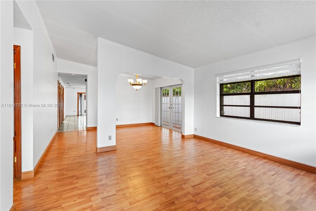 Active With Contract: $599,900 (3 beds, 2 baths, 1550 Square Feet)