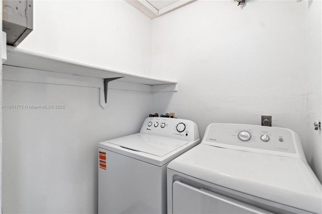 Active With Contract: $599,900 (3 beds, 2 baths, 1550 Square Feet)