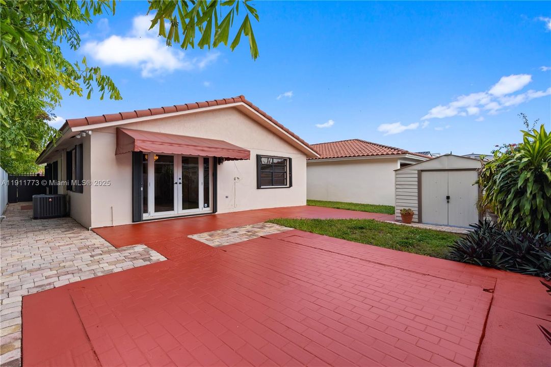 Active With Contract: $599,900 (3 beds, 2 baths, 1550 Square Feet)