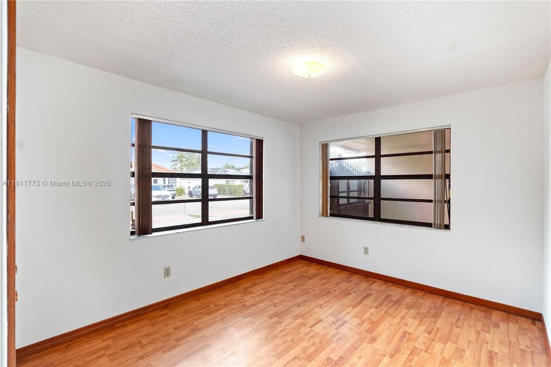 Active With Contract: $599,900 (3 beds, 2 baths, 1550 Square Feet)