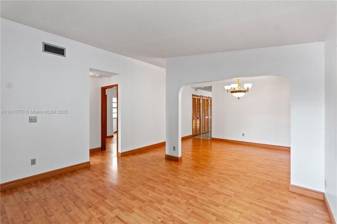 Active With Contract: $599,900 (3 beds, 2 baths, 1550 Square Feet)