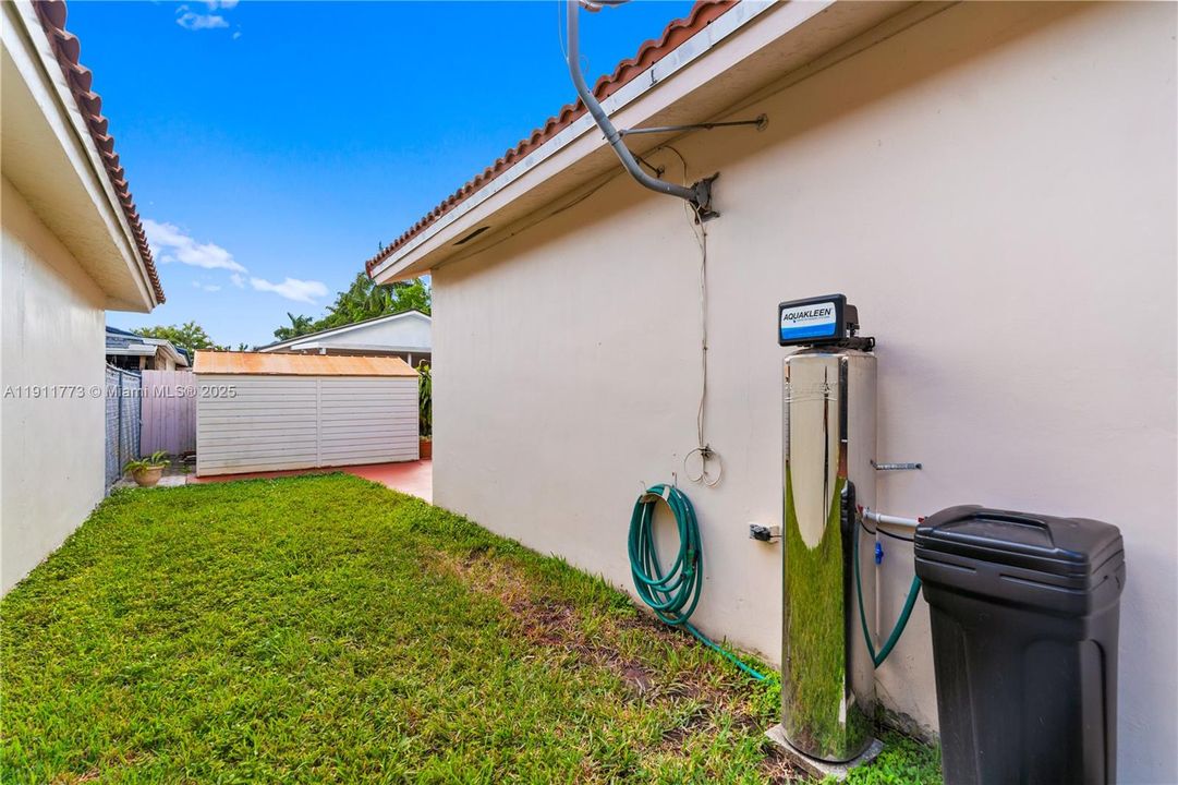 Active With Contract: $599,900 (3 beds, 2 baths, 1550 Square Feet)