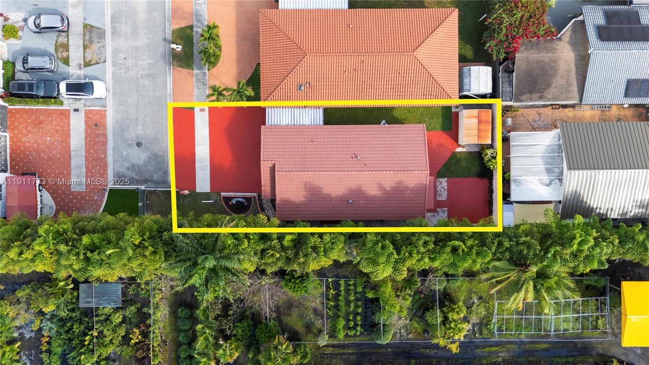 Active With Contract: $599,900 (3 beds, 2 baths, 1550 Square Feet)