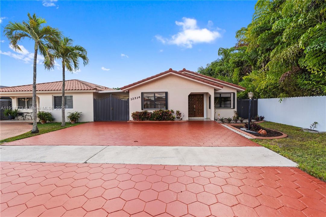 Active With Contract: $599,900 (3 beds, 2 baths, 1550 Square Feet)