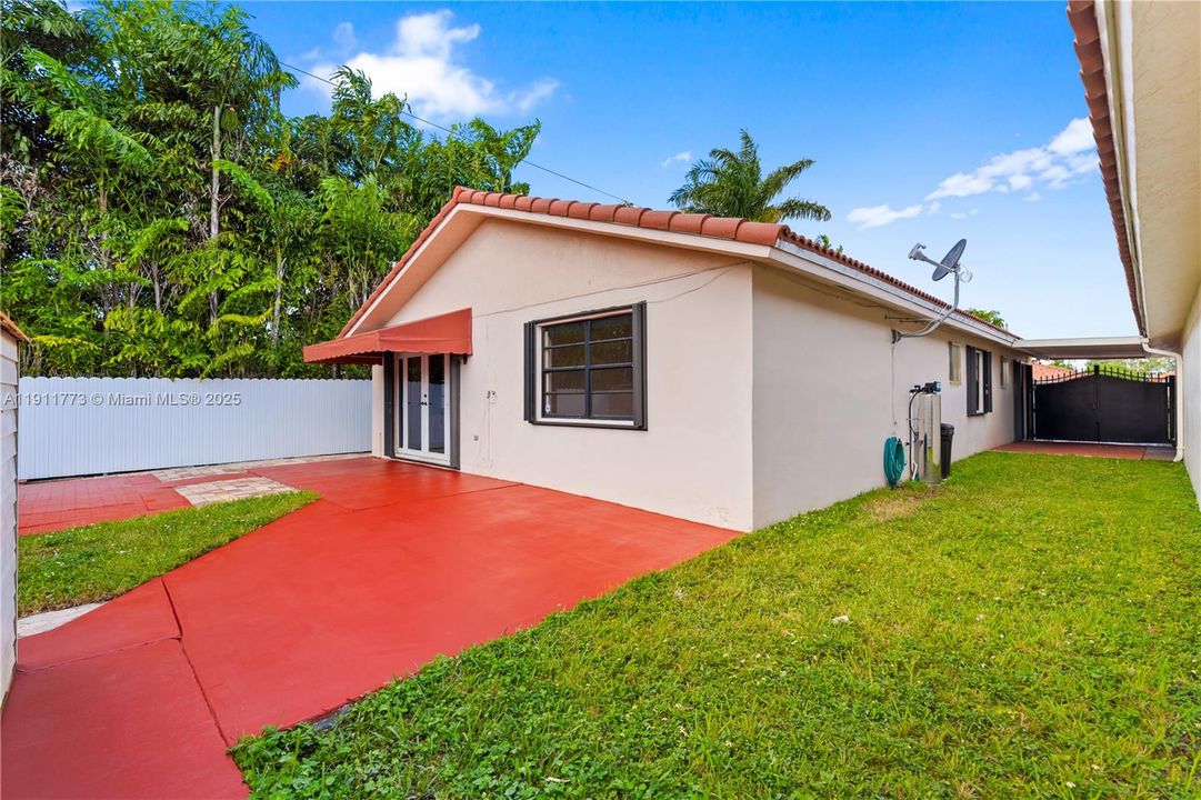 Active With Contract: $599,900 (3 beds, 2 baths, 1550 Square Feet)