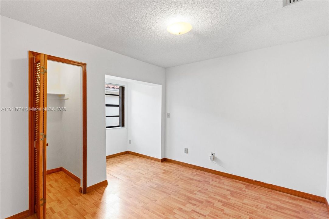 Active With Contract: $599,900 (3 beds, 2 baths, 1550 Square Feet)