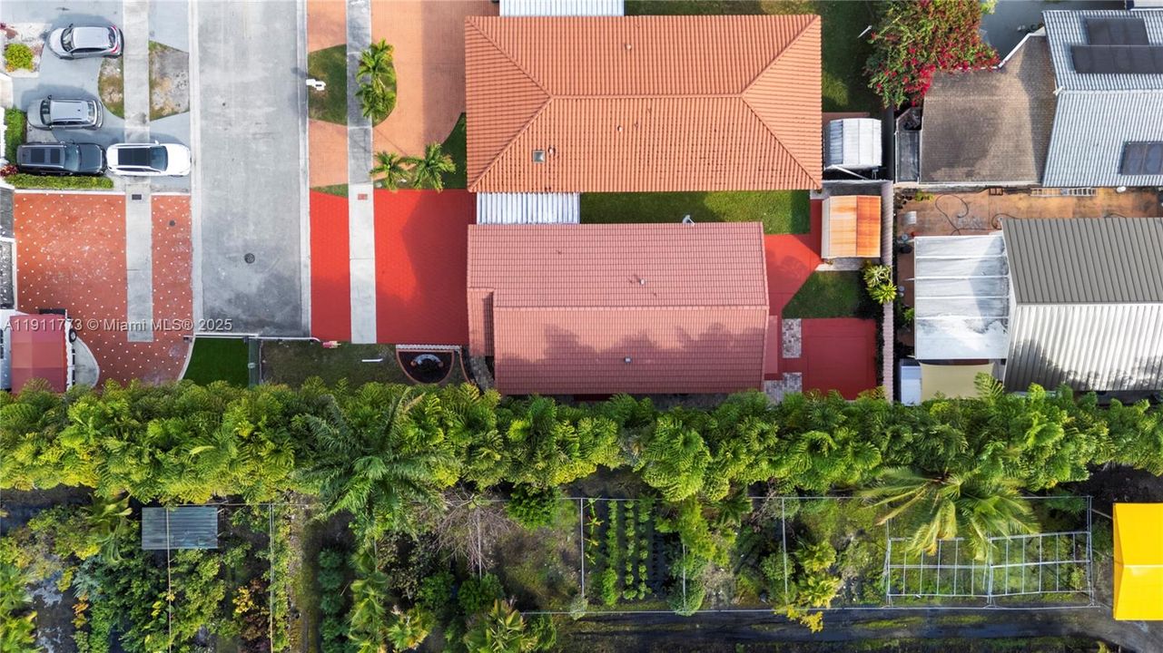 Active With Contract: $599,900 (3 beds, 2 baths, 1550 Square Feet)