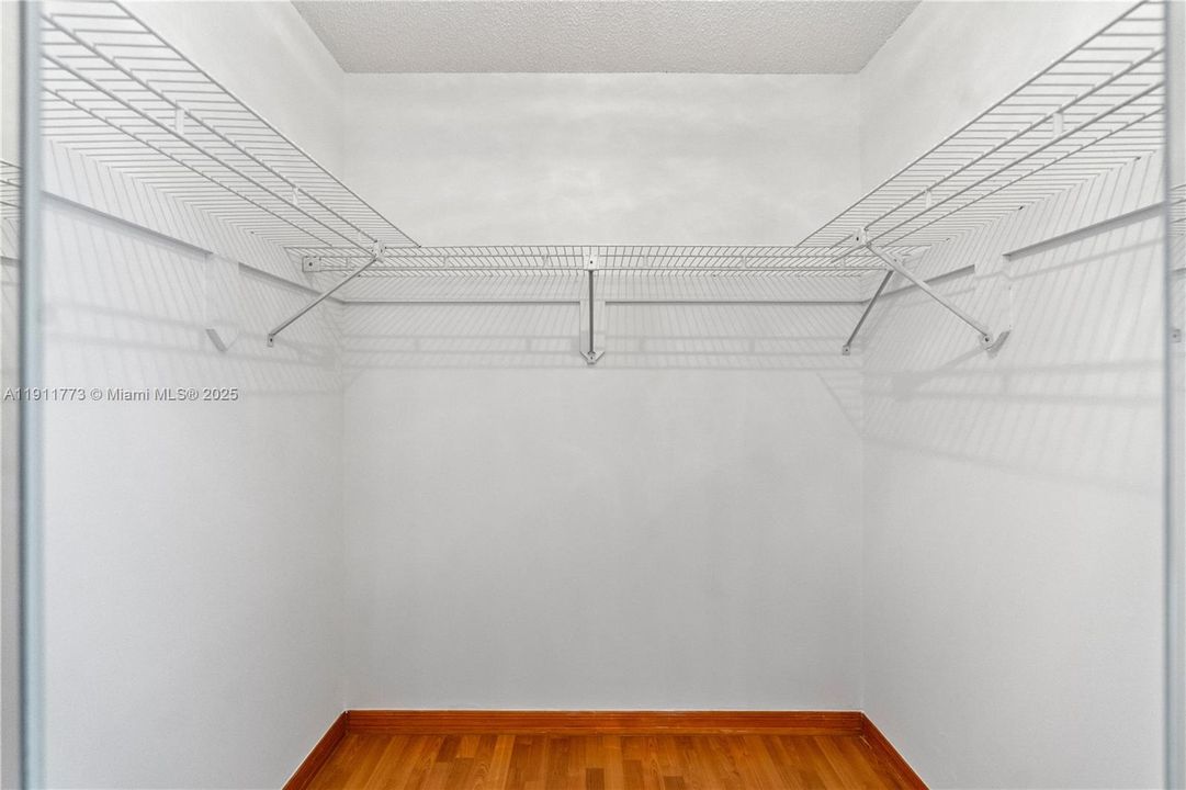 Active With Contract: $599,900 (3 beds, 2 baths, 1550 Square Feet)