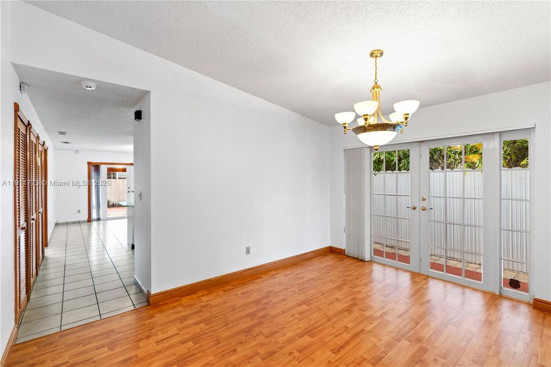 Active With Contract: $599,900 (3 beds, 2 baths, 1550 Square Feet)