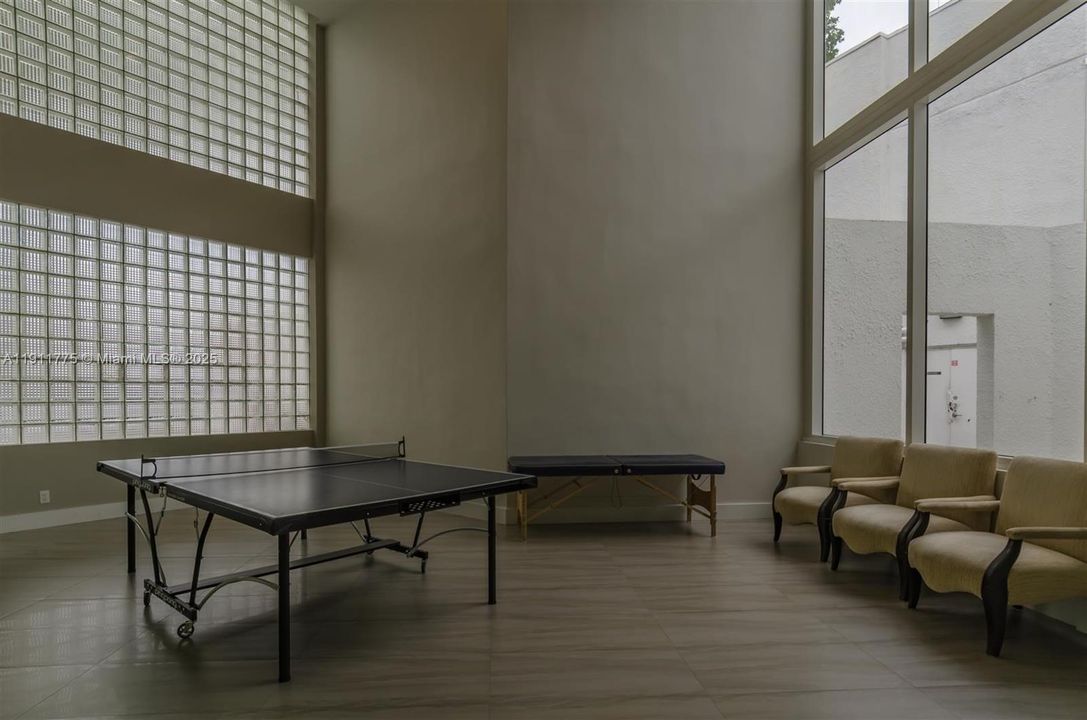 For Sale: $765,000 (2 beds, 2 baths, 1560 Square Feet)