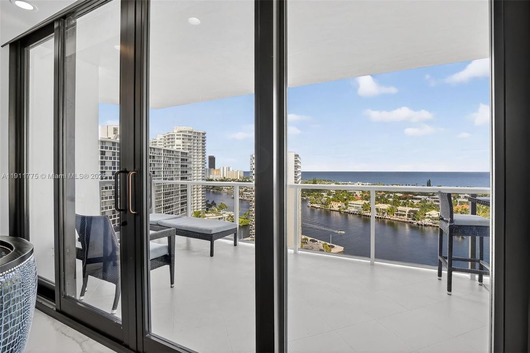 For Sale: $765,000 (2 beds, 2 baths, 1560 Square Feet)