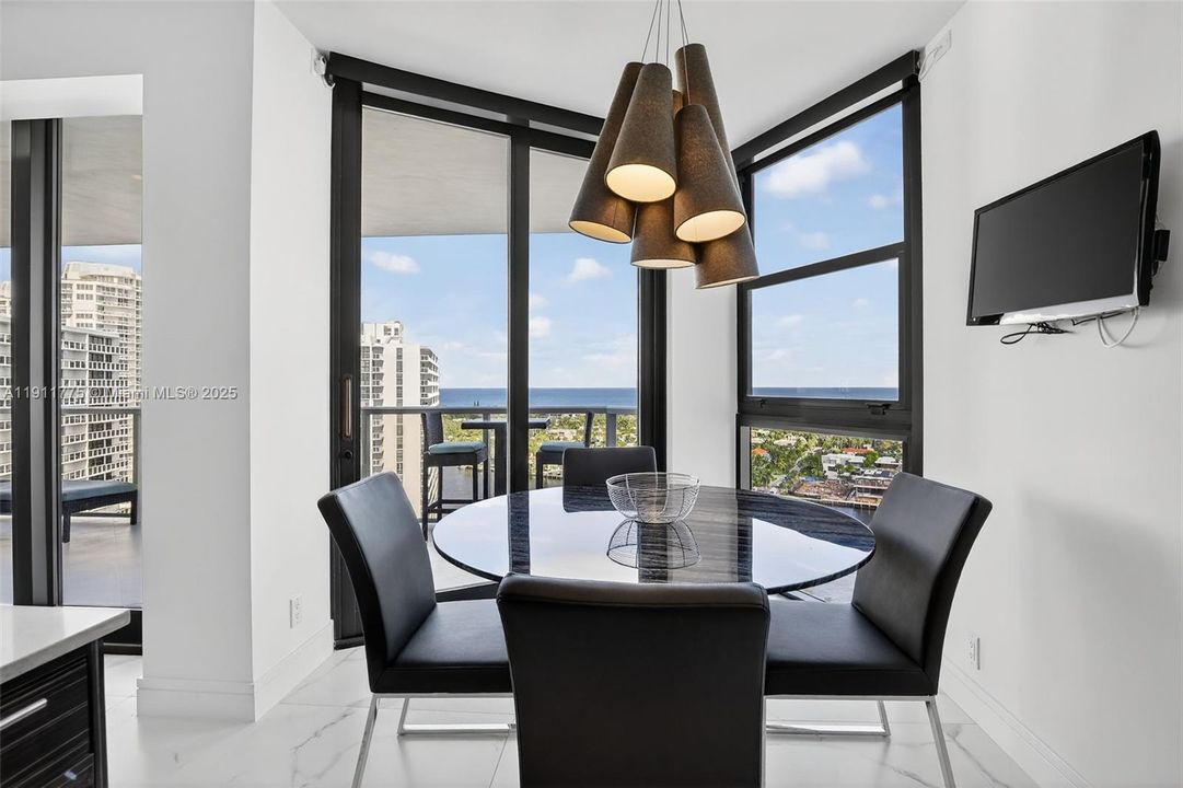 For Sale: $765,000 (2 beds, 2 baths, 1560 Square Feet)