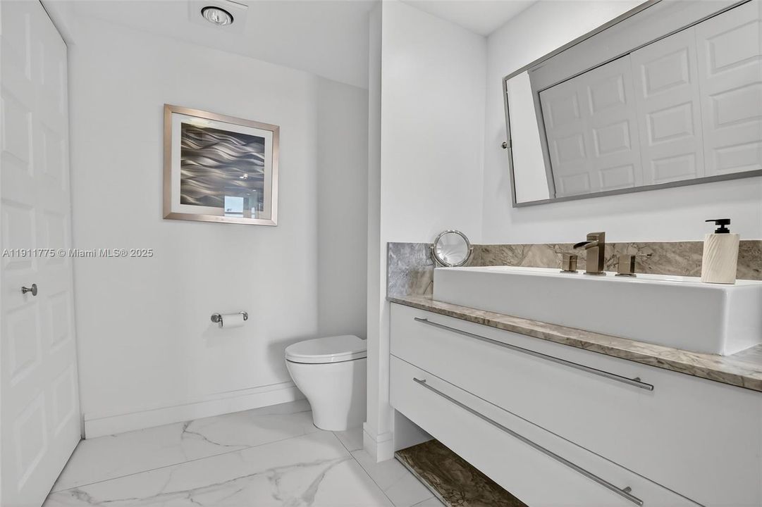 For Sale: $765,000 (2 beds, 2 baths, 1560 Square Feet)