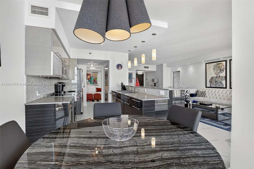 For Sale: $765,000 (2 beds, 2 baths, 1560 Square Feet)