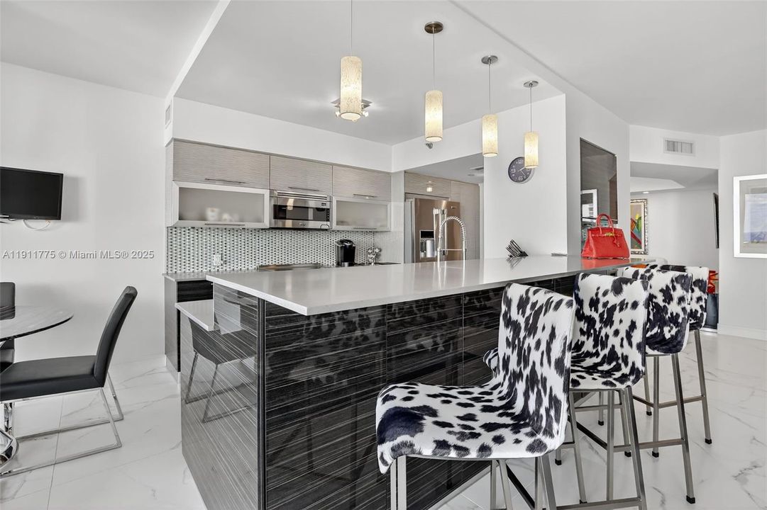 For Sale: $765,000 (2 beds, 2 baths, 1560 Square Feet)