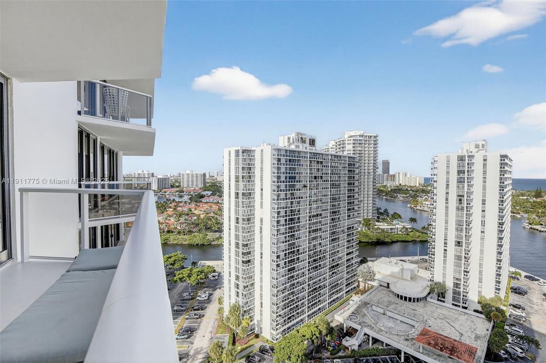 For Sale: $765,000 (2 beds, 2 baths, 1560 Square Feet)