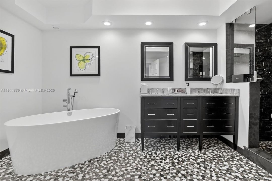 For Sale: $765,000 (2 beds, 2 baths, 1560 Square Feet)