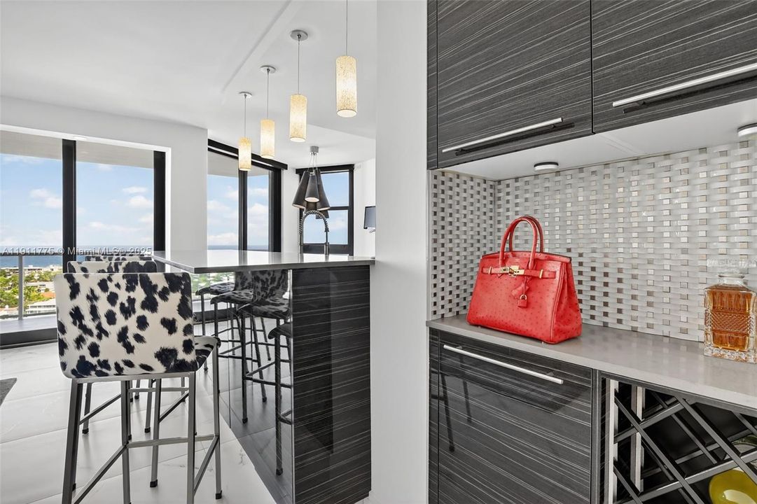 For Sale: $765,000 (2 beds, 2 baths, 1560 Square Feet)