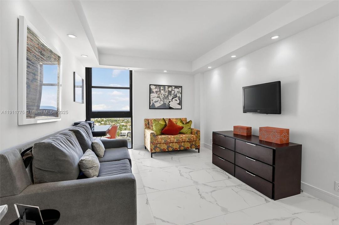 For Sale: $765,000 (2 beds, 2 baths, 1560 Square Feet)