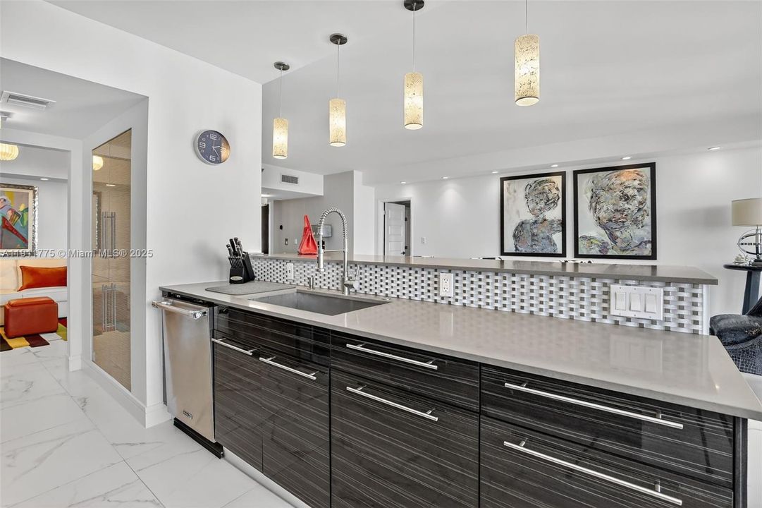 For Sale: $765,000 (2 beds, 2 baths, 1560 Square Feet)