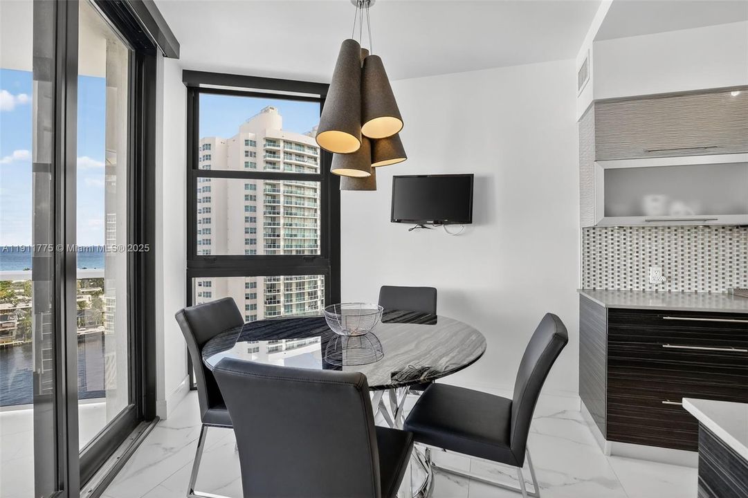For Sale: $765,000 (2 beds, 2 baths, 1560 Square Feet)