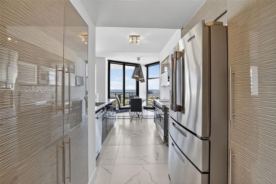 For Sale: $765,000 (2 beds, 2 baths, 1560 Square Feet)