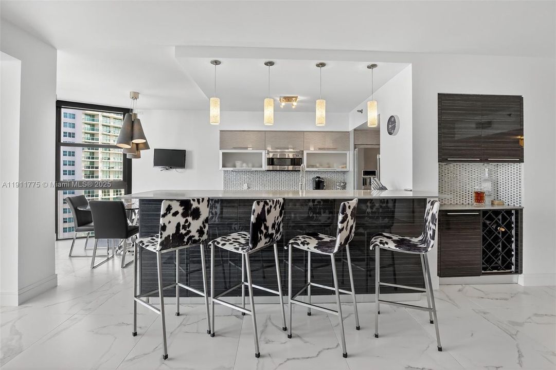 For Sale: $765,000 (2 beds, 2 baths, 1560 Square Feet)