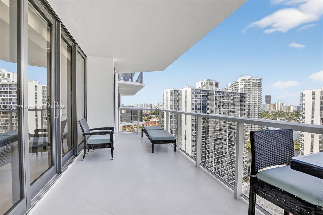 For Sale: $765,000 (2 beds, 2 baths, 1560 Square Feet)