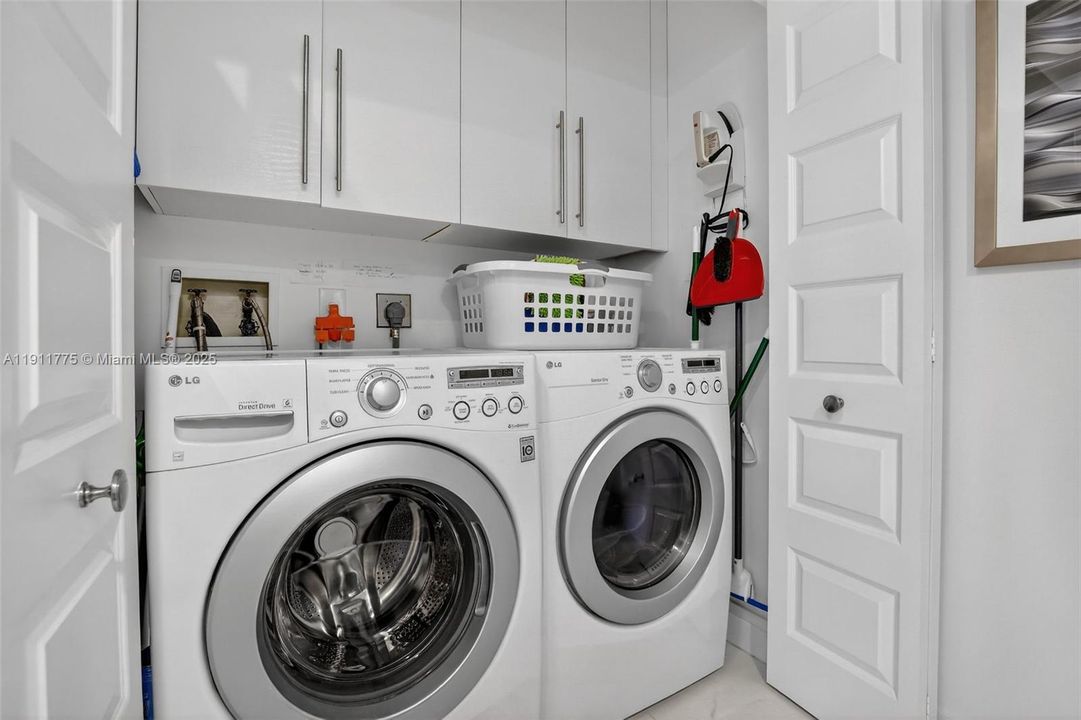 For Sale: $765,000 (2 beds, 2 baths, 1560 Square Feet)